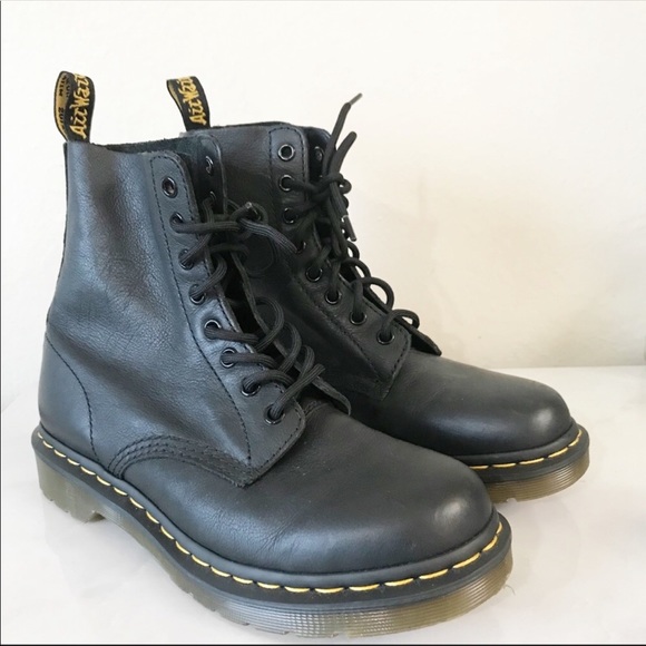 Dr. Martens Shoes - Doc Martens size 9